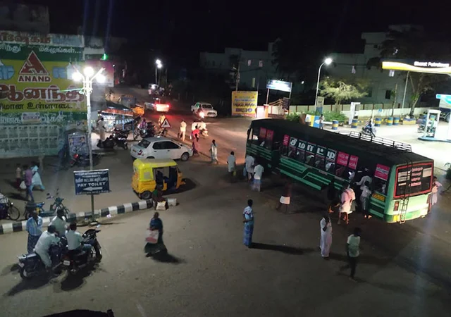 காய்கறிச் சந்தையாக மாறியது புதிய பேருந்து நிலையம்! - அரசின் அலட்சியத்தால் சீர்காழியில் தொடரும் அவலம்