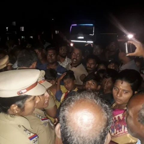 7 நாள்களாக மின்சாரம் இல்லை; கொதித்தெழுந்த மக்கள்’- துணை முதல்வரை முற்றுகையிட முயன்றதால் பரபரப்பு