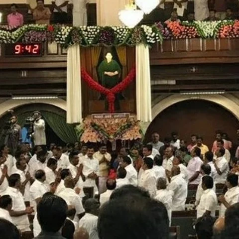 எதிர்க்கட்சிகளின் எதிர்ப்பை மீறி சட்டப்பேரவையில் ஜெயலலிதா உருவப்படம் திறப்பு!