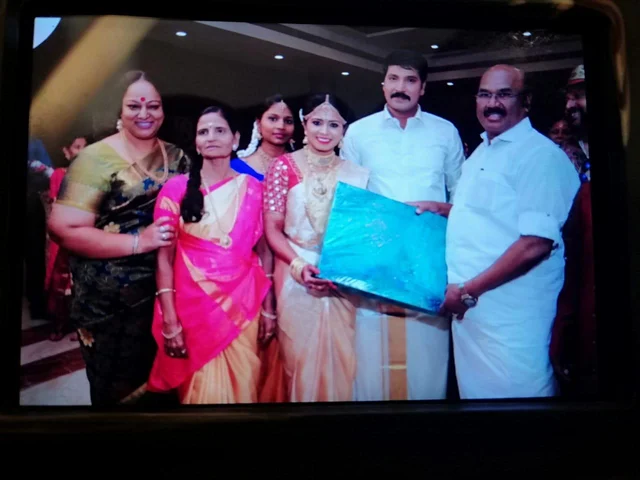 'ஜாங்கிரி' மதுமிதா திருமணம் - அமைச்சர் ஜெயக்குமார் நேரில் வாழ்த்து