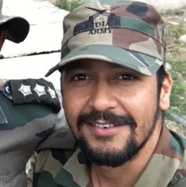 `லவ் யூ; ஜெய்ஹிந்த்’ - இறுதிச் சடங்கில் கதறி அழுத மேஜரின் மனைவி #video