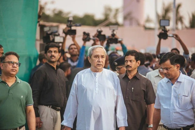 பணிந்தது ஃபானி... அங்கே நவீன் இருக்கிறார்!