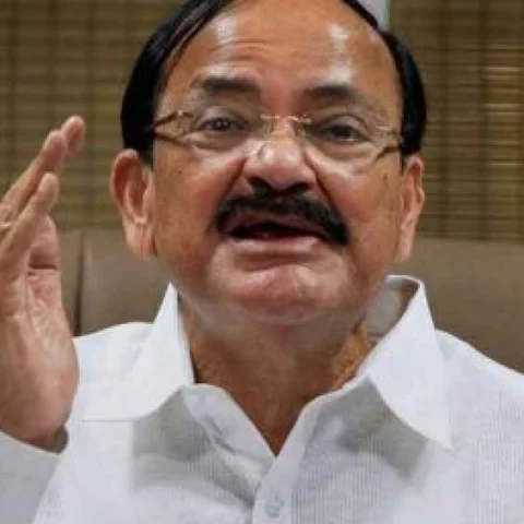 வெங்கைய நாயுடு ராஜினாமா- இலாகாக்கள் மாற்றியமைப்பு