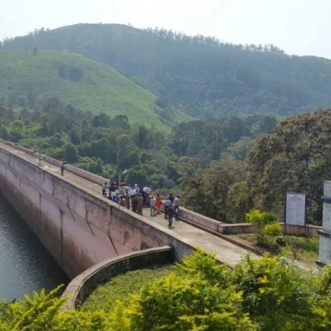 கிடுகிடுவென உயரும் நீர்மட்டம்! முல்லைப்பெரியாறு அணையில் மூவர் குழு ஆய்வு