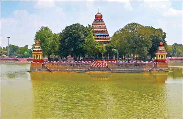 அன்னை மீனாட்சிக்குப் பிரியமானவள்... - தெப்பக்குளம் மாரியம்மன்!