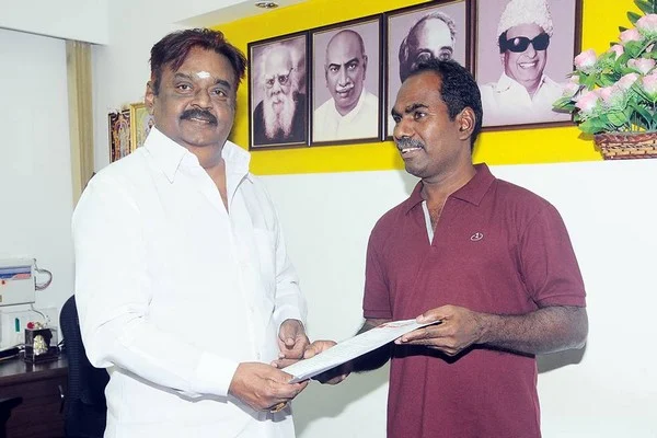 பாடகர் கோவன்-விஜயகாந்த் சந்திப்பு!