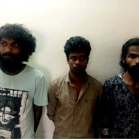 தேனியில் 4 கிலோ கஞ்சா மற்றும் துப்பாக்கியுடன் பறந்த கார் -துரத்திச் சென்று பிடித்த போலீஸ்