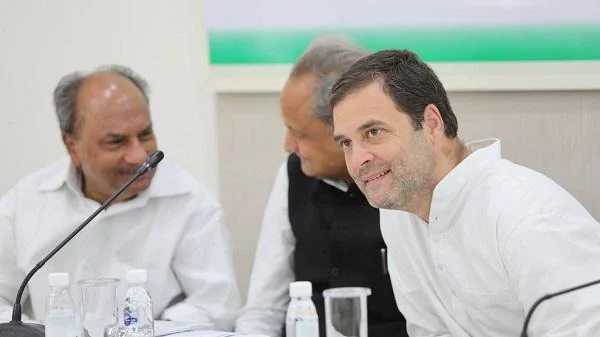 மோடியும் அனில் அம்பானியும் இணைந்து நடத்திய `சர்ஜிக்கல் ஸ்ட்ரைக்'- ராகுல் விமர்சனம்