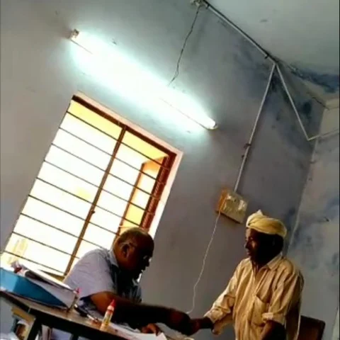 வசூல்வேட்டை நடத்திய வீ.ஏ.ஓ! - வீடியோ எடுத்து சிக்கவைத்த திருப்பூர் விவசாயிகள்