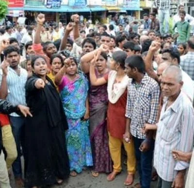 சிறுமி பாலியல் வன்கொடுமை செய்யப்பட்டுக் கொலை; இளைஞரை அடித்துக் கொன்ற மக்கள்!