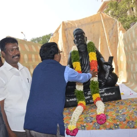 மலேசிய மாநாட்டில் வைக்கப்படும் திருவள்ளுவர் சிலை - வழியனுப்பிவைத்த தஞ்சை தமிழ்ப் பல்கலைக்கழகம்