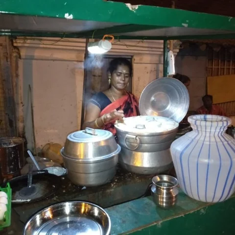 ''அக்கா கல்யாணம் வரை என் உணர்வுகளை அடக்கிக்கிட்டேன்... இப்ப'' - டிபன் கடை நடத்தும் தையல் நாயகி