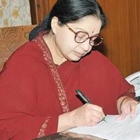 2ஜி வழக்கில் தப்பிக்க காங்கிரஸிடம் கருணாநிதி சரணாகதி: ஜெயலலிதா குற்றச்சாட்டு!
