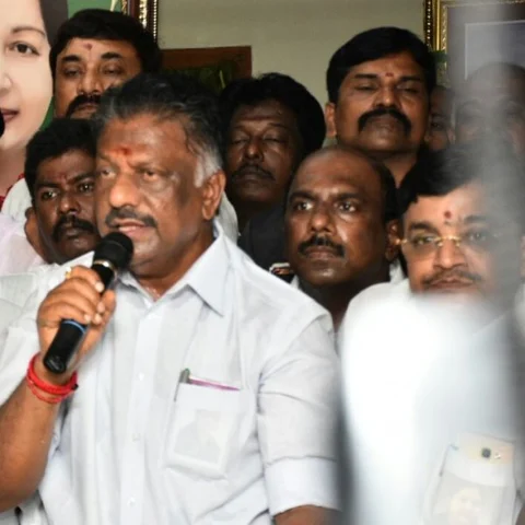 ஜெயலலிதாவை நாங்கள் யாரும் பார்க்கவில்லை! புகழேந்திக்கு, ஓ.பி.எஸ் பதிலடி