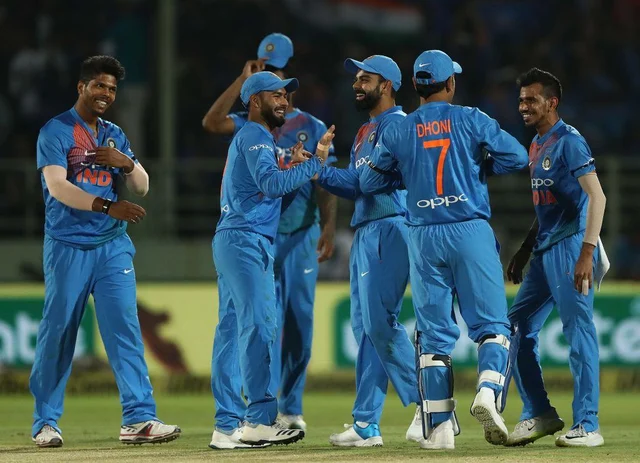 மேக்ஸ்வெல் நிதானம்; பௌலர்கள் போராட்டம் வீண் - `திரில்' வெற்றி பெற்ற ஆஸ்திரேலியா!