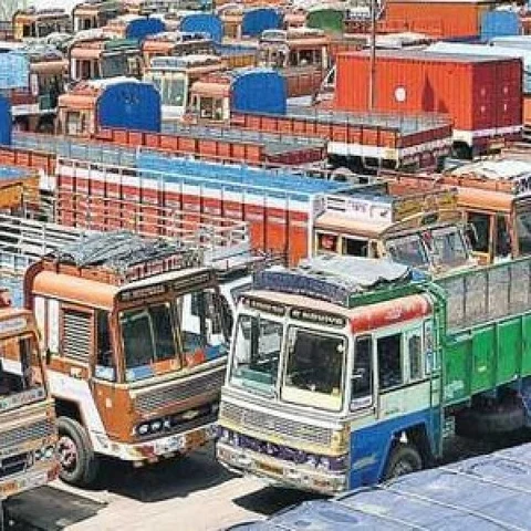 லாரி ஸ்டிரைக்கை முடிவுக்குக் கொண்டுவர ஏற்றுமதி நிறுவனங்கள் வலியுறுத்தல்!