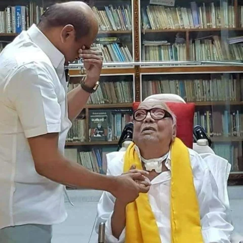 ``கலைஞருக்குப் பிடித்த கறுப்பன்; அவர் வளர்த்த `கறுப்பஞ்செடி!’ ’’ - வாகை சந்திரசேகர்