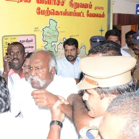 அதிகாரிகளை ஆபாசமாகப் பேசிய அ.ம.மு.க மாவட்டச் செயலாளர்? - கைது செய்த போலீஸ்