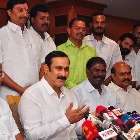 `நிர்மலா சீதாராமன் தமிழகத்துக்கு எதிராகச் செயல்படுகிறார்’ - குற்றம்சாட்டும் அன்புமணி