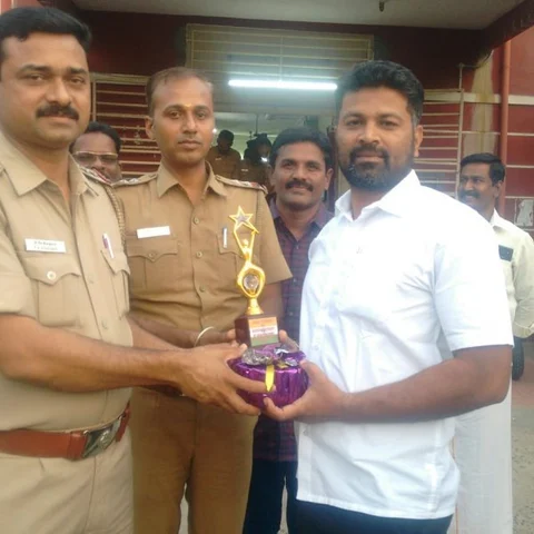 ``என்கிட்ட தப்பா நடந்துகொண்டதாச் சொல்லுவேன்'' - தற்கொலைக்கு முயன்ற பெண்ணைக் காப்பாற்றிய நபரின் அனுபவம்!