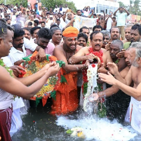 ராமேஸ்வரம் அக்னி தீர்த்த கடலில் வாஜ்பாய் அஸ்தி கரைப்பு..!