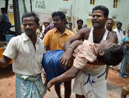 ரிசல்ட்டுக்காக காத்திருந்த 10ஆம் வகுப்பு மாணவன் பலி; வேலையில் விபரீதம் (படங்கள்)