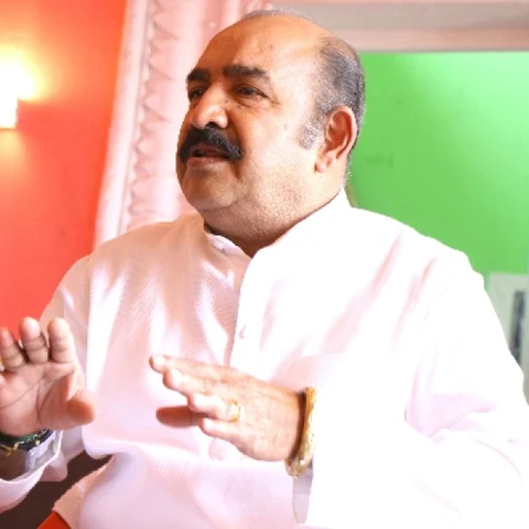 ‘சினிமா நாட்டாமை.. சின்னத்திரை ‘அய்யா’வானது எப்படினு தெரியுமால?!’ நடிகர் விஜயகுமார் கலகல #VikatanExclusive