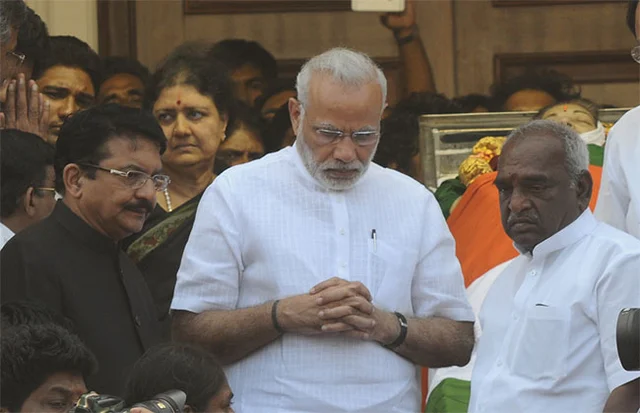 பிரதமர் மோடிக்கு சசிகலா திடீர் கடிதம்!