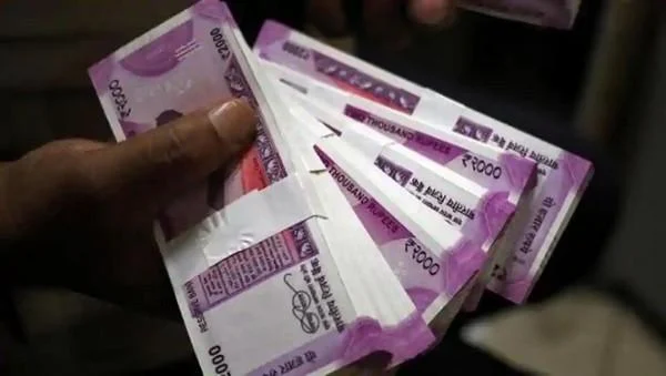 தின வருமானம் 2,200 கோடி... வரியோ 0.5 %... பட்ஜெட்டுக்கு நிகராக சம்பாதிக்கும் இந்திய பெரும் பணக்காரர்கள்!