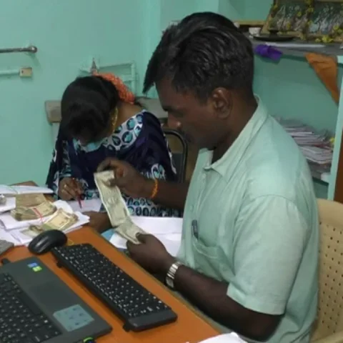 மாதத்தின் கடைசி நாளில் சிக்கிய அரியலூர் வட்ட வழங்கல் அதிகாரி - லஞ்ச ஒழிப்பு போலீஸார் அதிரடி
