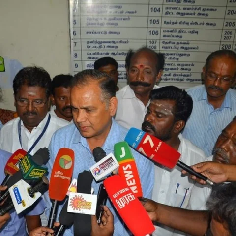2016-ல் இளைஞருக்கு ஹெச்.ஐ.வி இருப்பதை மறைத்தது ஏன்?- சந்தேகம் எழுப்பும் ராமதாஸ்
