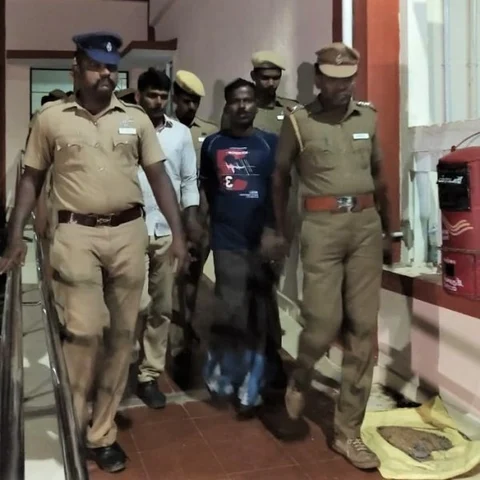 பொன்னமராவதி விவகாரம் - சிங்கப்பூரிலிருந்து வீடியோ வெளியிட்டவர் உட்பட 2 பேர் கைது!