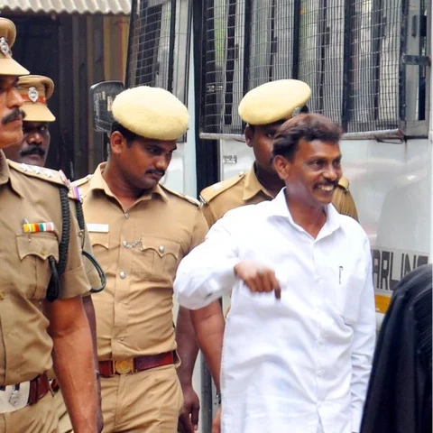 `சிறையிலிருந்தே கொலைக்கு சதித் திட்டம்!’ - கும்பகோணம் நீதிமன்றத்தில் ஆஜர்படுத்தப்பட்ட பிரபல ரவுடி