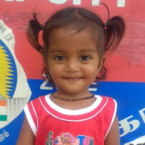 அணைக்கட்டு காவல்நிலையம் அருகே கடத்தப்பட்ட சிறுமி - கண்ணீரில் தவிக்கும் நாடோடி பெற்றோர்!