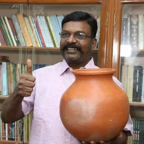 `பணம் இருந்தால் மட்டும் தொகுதிப் பக்கம் வாருங்கள்!’ - திருமாவுக்குத் தடைபோட்ட பன்னீர்செல்வம்?