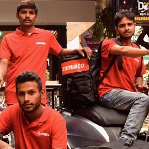 `உண்மை தெரியாம பேசாதீங்க... ப்ளீஸ்!’ - டிஸ்மிஸ் ஆனவருக்காகக் கலங்கும் டெலிவரி பாய்