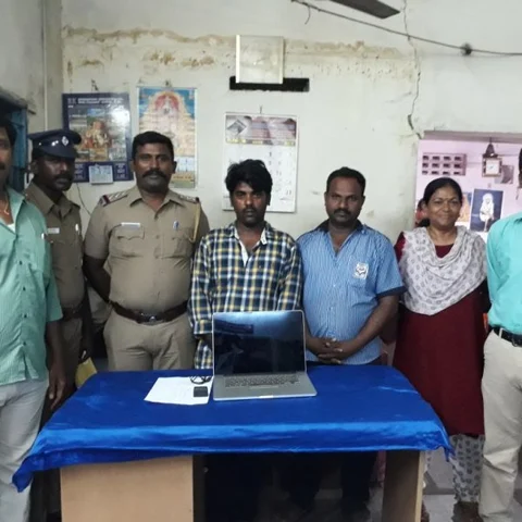 ஏ.டி.எம் கார்டு பயன்படுத்தியவர்களுக்கு அதிர்ச்சி - சென்னையில் பெட்ரோல் பங்க்கில் நூதனத் திருட்டு