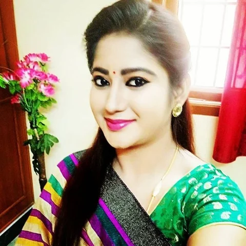 ``அவந்திகாவுக்கு அடிபட்டிருக்கு... ஸோ சீதாவுக்கு காஸ்ட்யூம்ஸ் வேணும்!" - `அழகிய தமிழ்மகள்' சிவரஞ்சனி