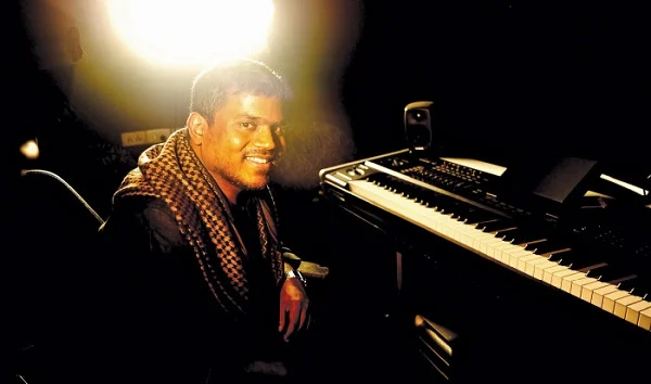 இறகைப்போலே அலைகிறோமே உந்தன் பாட்டைக் கேட்பதற்கே! #Yuvanism #U1BDay #HBDYuvan