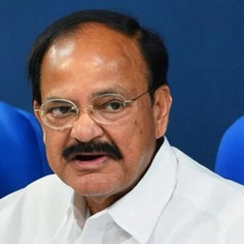 இரண்டு மாநிலங்களவை எம்.பி-க்கள் தகுதிநீக்கம்: வெங்கைய நாயுடு அதிரடி
