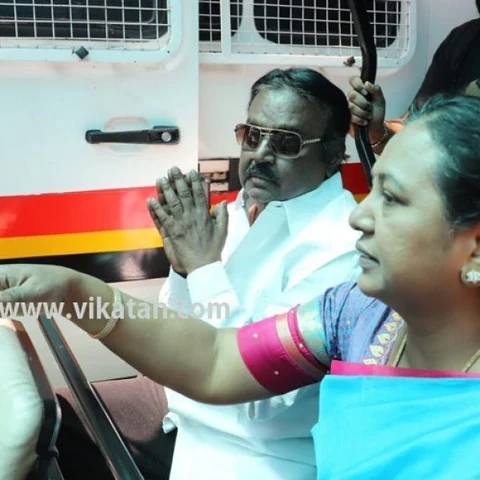 சென்னை ஏர்போர்ட்டில் விஜயகாந்த் 10 மணி நேரம் இருந்தது ஏன்? - பிரேமலதா விளக்கம்