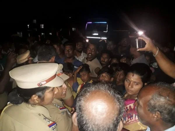 7 நாள்களாக மின்சாரம் இல்லை; கொதித்தெழுந்த மக்கள்’- துணை முதல்வரை முற்றுகையிட முயன்றதால் பரபரப்பு