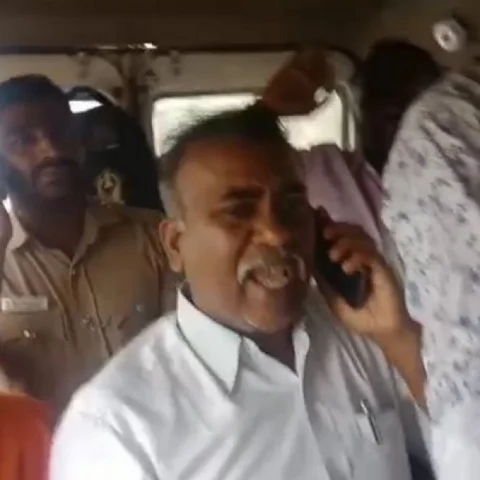 சபரிமலை செல்ல மதுரை வந்த பெண்களுக்கு எதிர்ப்பு! - இந்து முன்னணி அமைப்பினர் கைது