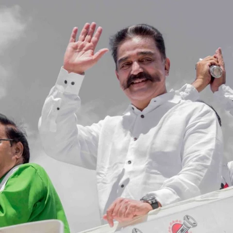 `இப்ப ஒருத்தர் வந்திருக்கார், அவர் மூன்றாவதாக துளிர்விட்ட இலை!'- டி.டி.வி-யை கிண்டலடித்த கமல்ஹாசன்