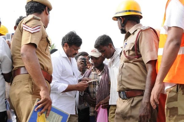 கட்டட விபத்துக்கு காரணமானவர்கள் மீது கடும் நடவடிக்கை தேவை: சிரஞ்சீவி ஆவேசம்