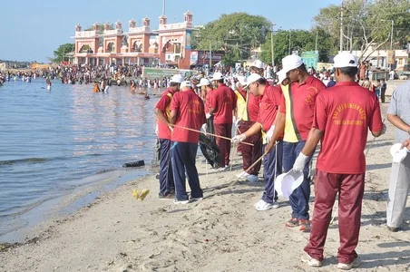 கடற்கரை தூய்மை தினம்: கடலோர காவல்படை செயலால் பொதுமக்கள் முகம்சுளிப்பு!