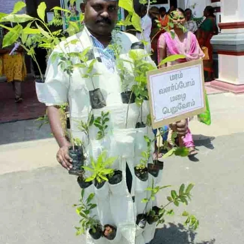 மரமா... மனைவியா? - மரம் மனிதராக மாறிய செல்வக்குமார்!
