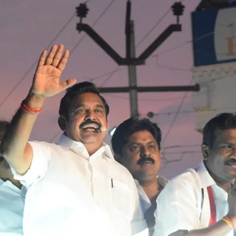 `எம்.ஜி.ஆர்கூட தன்னை அழகன் எனச் சொன்னதில்லை!' - ஸ்டாலினைக் கிண்டல் செய்யும் எடப்பாடியின் சர்ச்சைப் பேச்சு