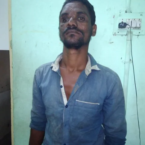 மது அருந்த பணம் தரவில்லை - தாயைக் கொலைசெய்துவிட்டு சடலடத்துடன் தூங்கிய இளைஞர்