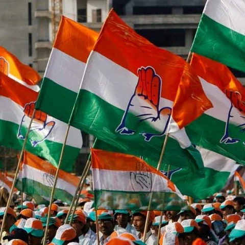 `ஃபேஸ்புக்கில் ஆக்டிவ்வாக இருந்தாதான் சீட்'- ம.பி காங்கிரஸின் தேர்தல் கண்டிஷன்!